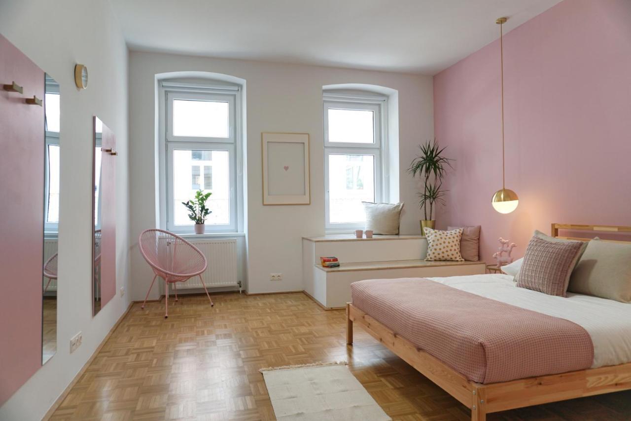 VIBRANT DESIGN APARTMENTS - FULL KITCHEN - WI-FI - 18 MINS TO CITY CENTRE ≡  Vienna, Austria ≡ Lowest Booking Rates For Vibrant Design Apartments - Full  Kitchen - Wi-Fi - 18 Mins To City Centre in Vienna, Amenities