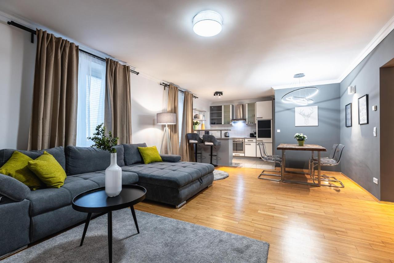 LIVE CENTRALLY IN A SPACIOUS AND MODERN APARTMENT IN VIENNA ≡ Вена, Австрия  ≡ Lowest Booking Rates For Live Centrally In A Spacious And Modern  Apartment In Vienna in Вена, Отзывы