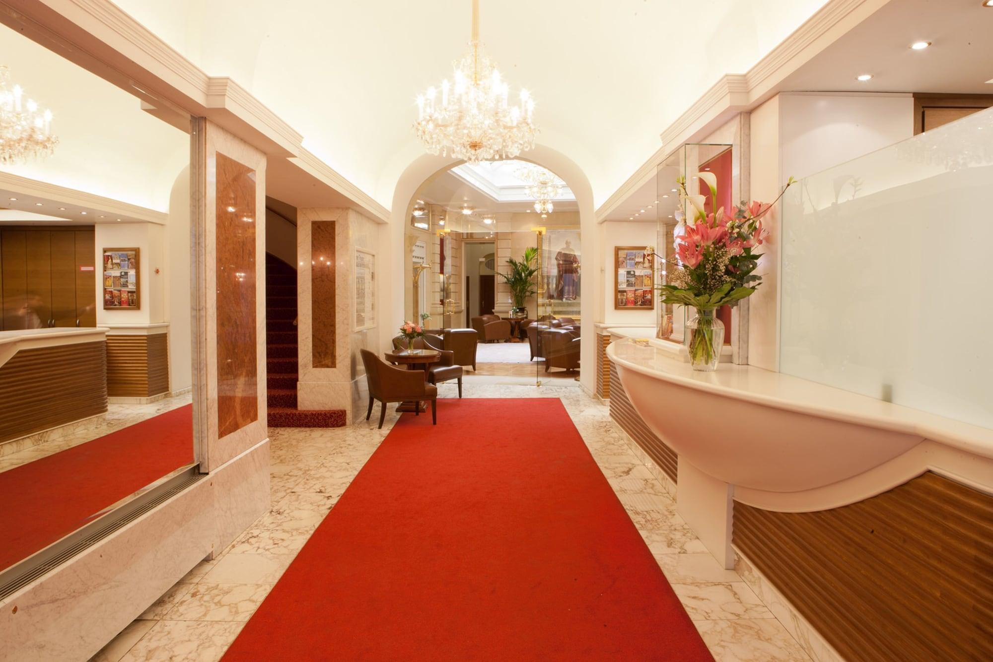 4⋆ HOTEL KAISERIN ELISABETH ≡ Vienna, Austria ≡ Lowest Booking Rates For  Hotel Kaiserin Elisabeth in Vienna